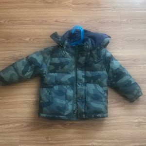 Camo hooded puffer toddler jacket